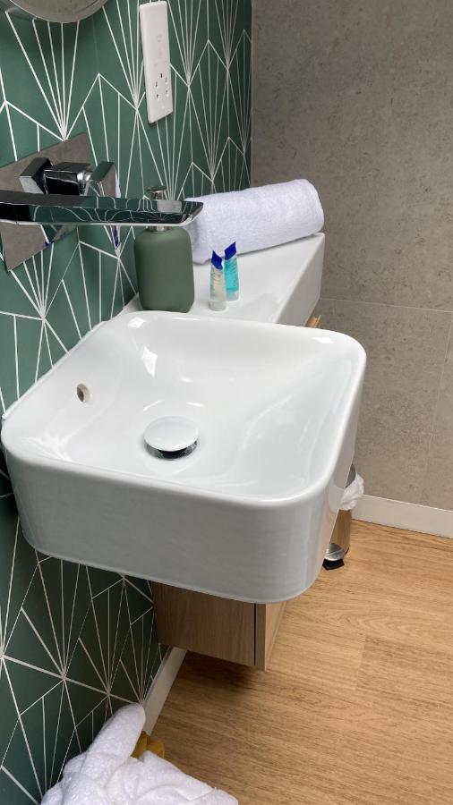 Central Ensuite Guest Unit With Ac And Free On-Street Parking Brighton Ngoại thất bức ảnh